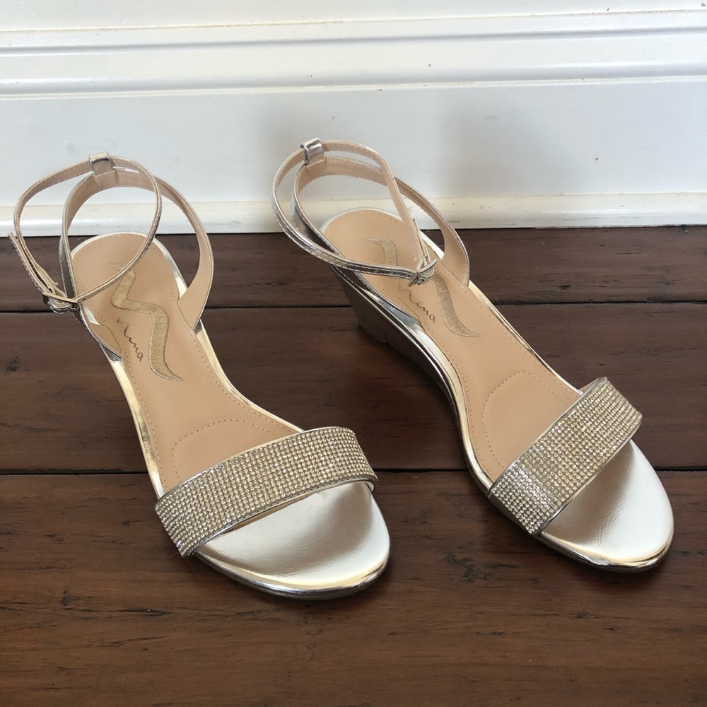 Great condition: Nina Studded Silver Bling Wedge Shoes 7